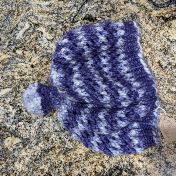 purple knitted baret hat - Picture 1 of 2